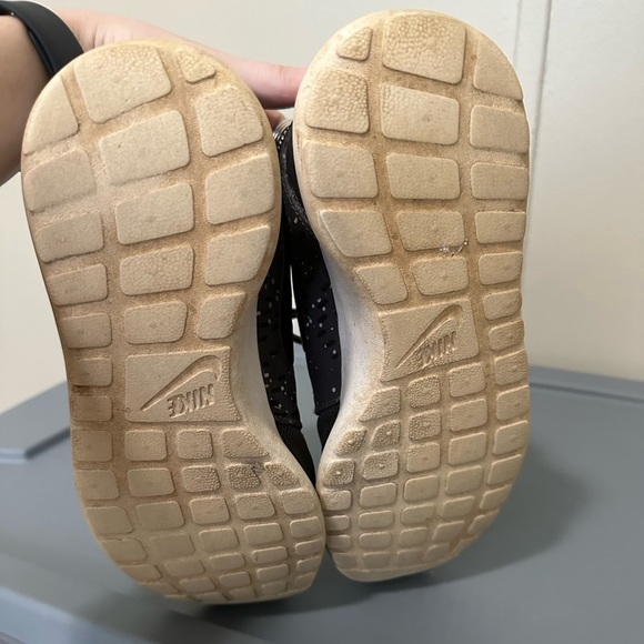 Nike Gray and White Spotted Roshe Tennis Shoes Women’s size 7.5 - Picture 5 of 8